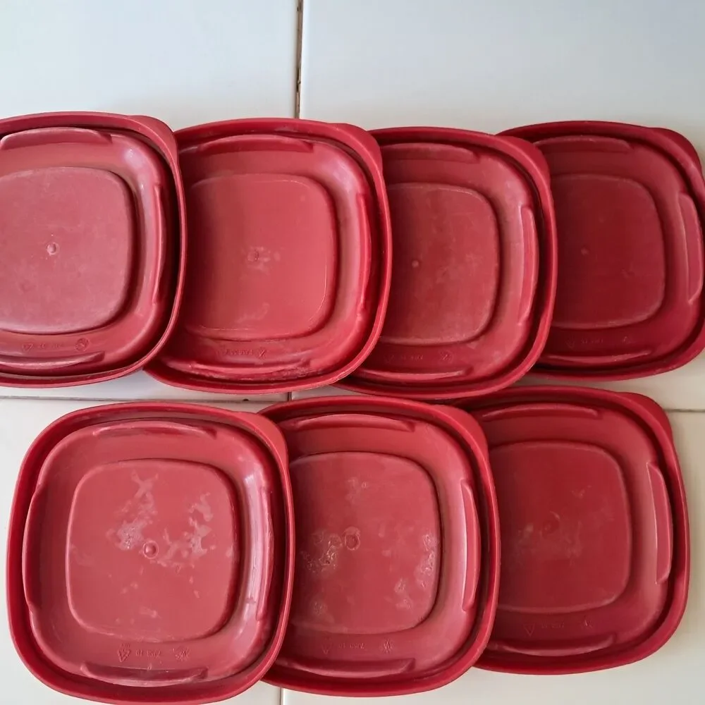 Lot of 7 - Rubbermaid Easy Find 7J58 Replacement Stackable Lids 4.5” Square Red